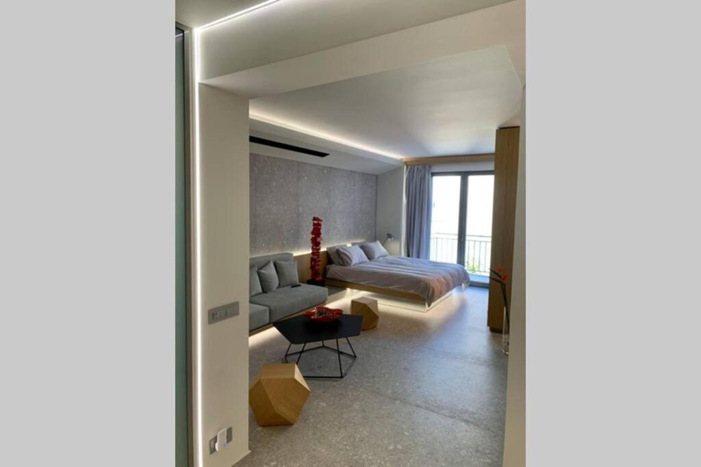 Gray Studio Athens Luaran gambar
