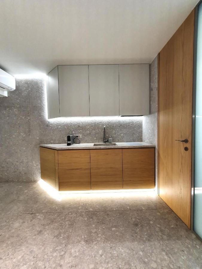 Gray Studio Athens Luaran gambar