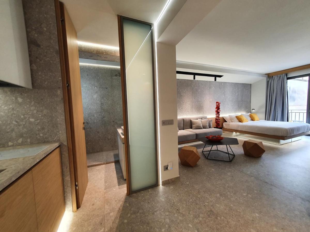 Gray Studio Athens Luaran gambar