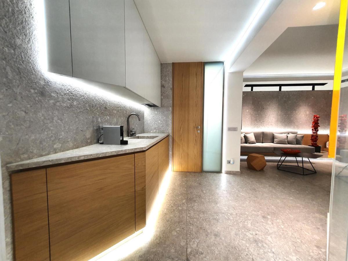 Gray Studio Athens Luaran gambar